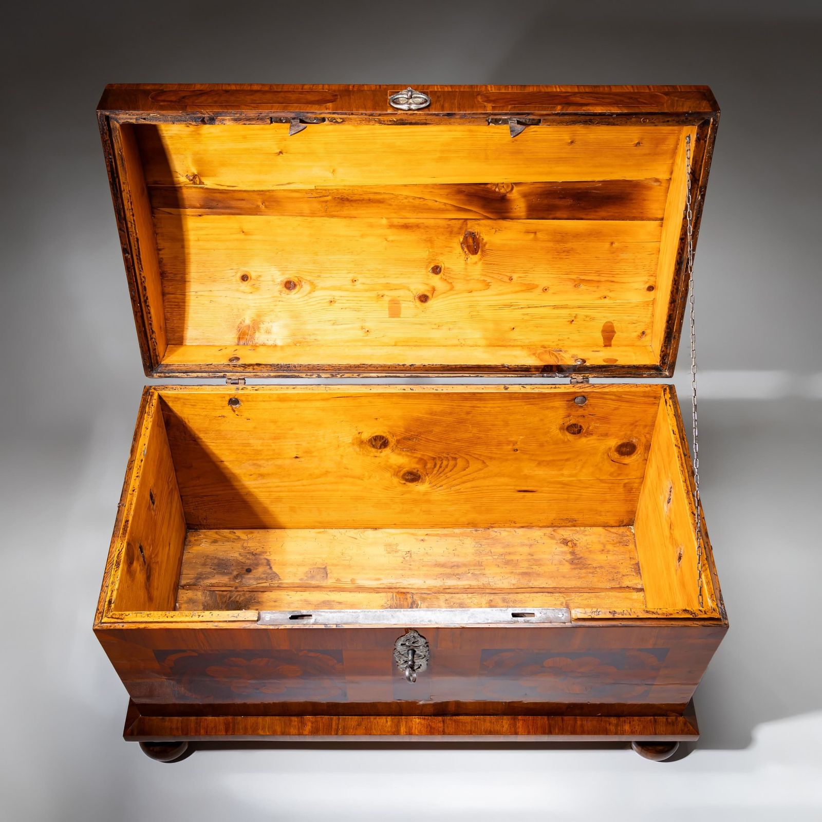 Lidded Chest, North German, Mid 18th Century photo 3300.0