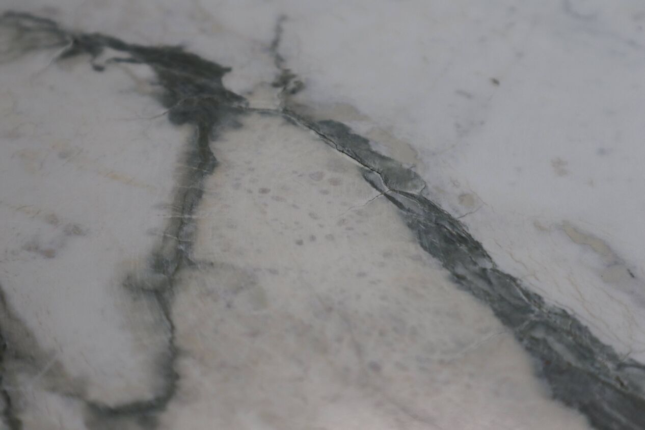 photo vinterior Angelo Mangiarotti “M1” Dining Table In Solid Carrara Marble
