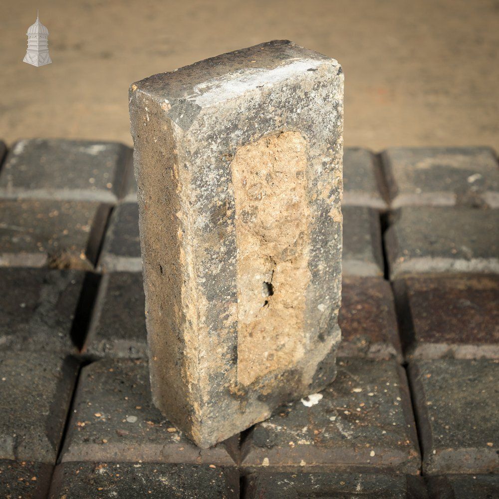 4374.0 Reclaimed Stable Bricks, 810 Pavers, Staffordshire Blue Doubles photo