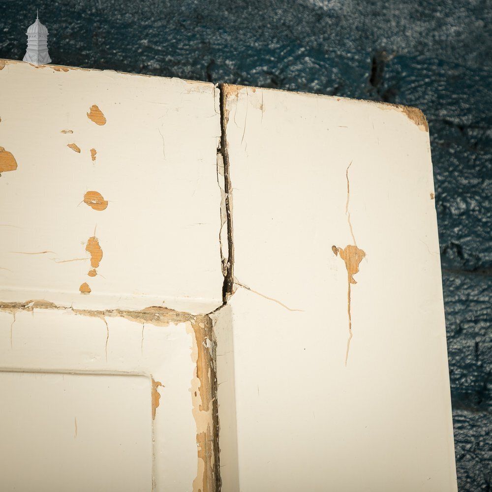 Moulded 4 Panel Door – Worn White Paint, Honey Pot Handles photo vinterior