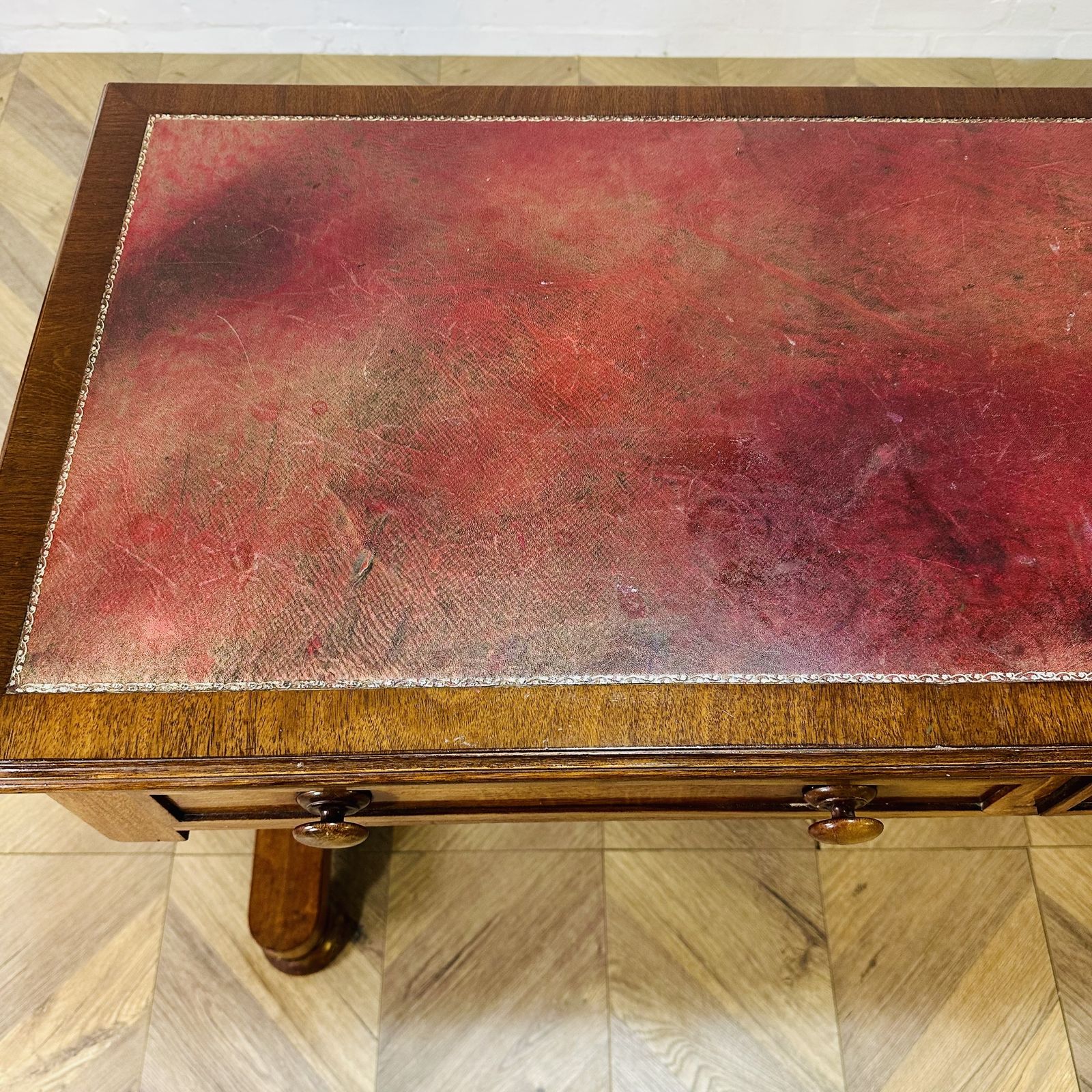 photo furniture Antique English William IV Mahogany Library Table, Leather Top, 1830s