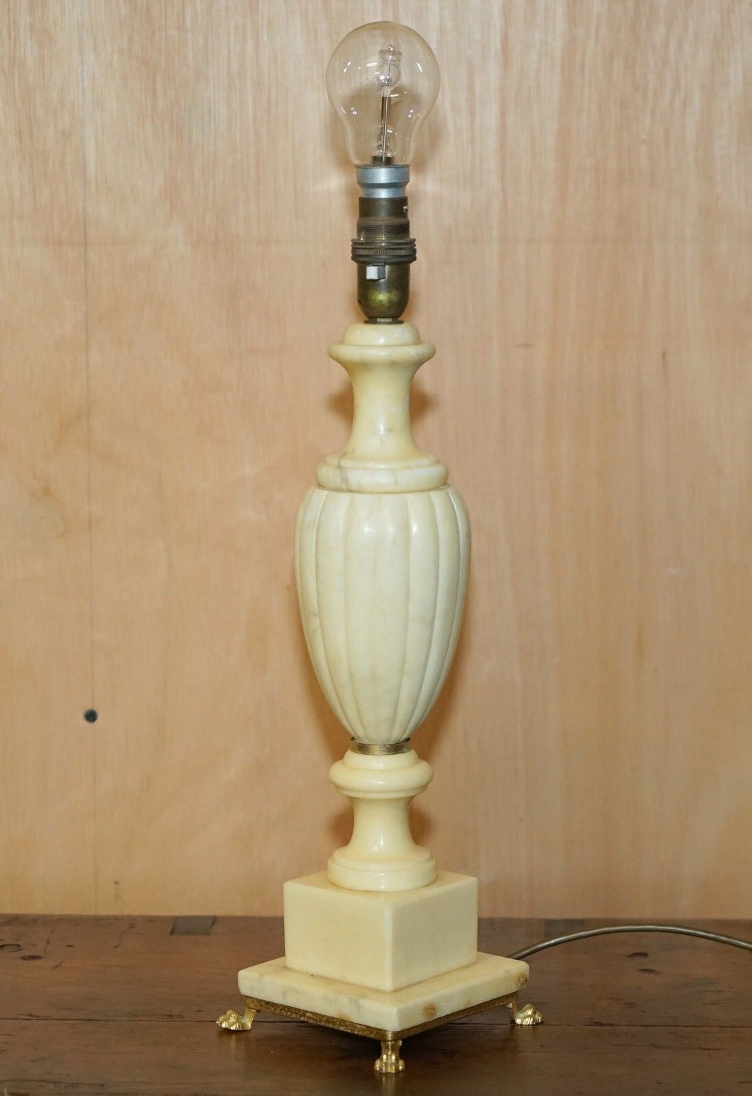 Equisite Circa 1960'S Made In Italy Stamped Marble Lamp Lions Brass Paw Feet