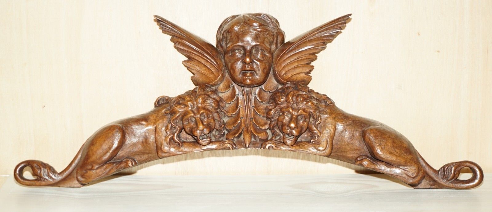 Important 18th Century Circa 1720 Oak Carved Surmount Of Regal Lions &Amp; A Putti