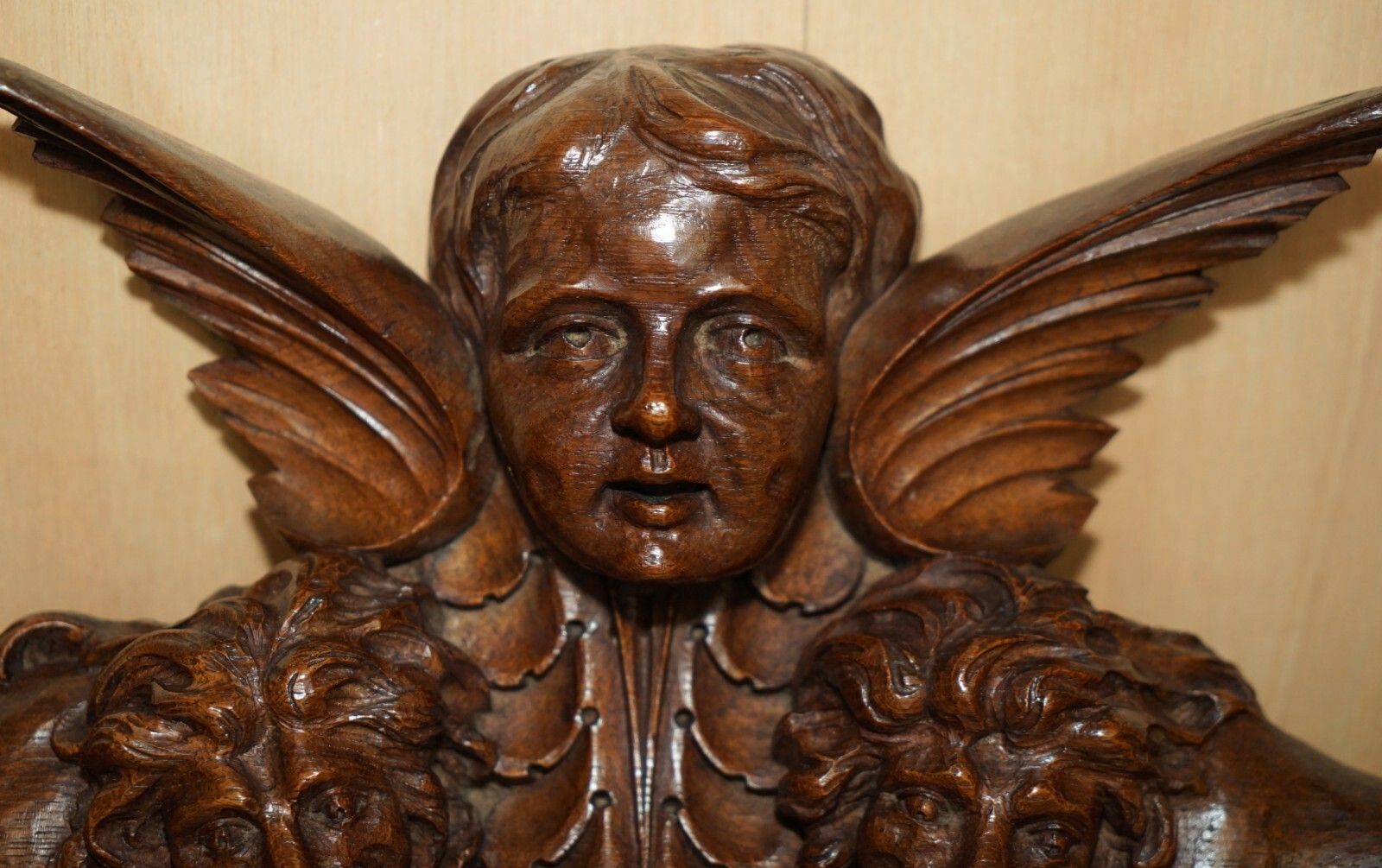 Important 18th Century Circa 1720 Oak Carved Surmount Of Regal Lions &Amp; A Putti photo for sale