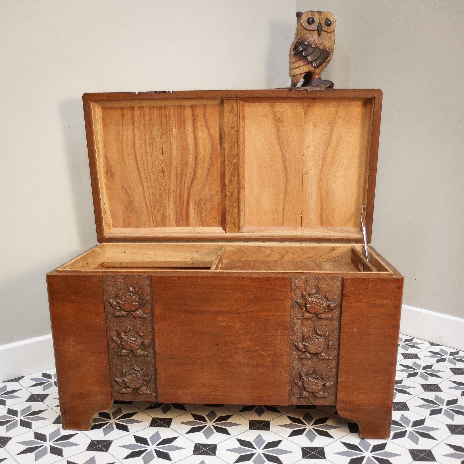 Camphor Wood Chest Oriental Carved Linen Trunk photo vintage