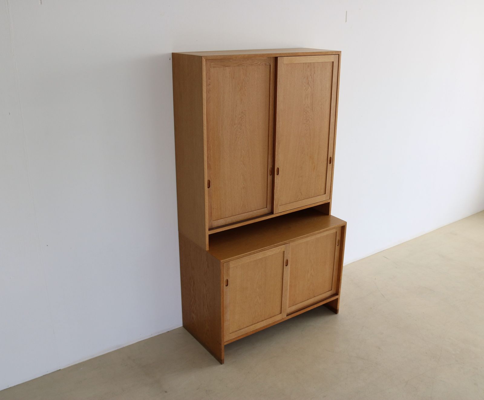 photo buy Pagina 1 Van 17 Kledingkast Van Hans Wegner Voor Ry Mobler, Denemarken, 1960