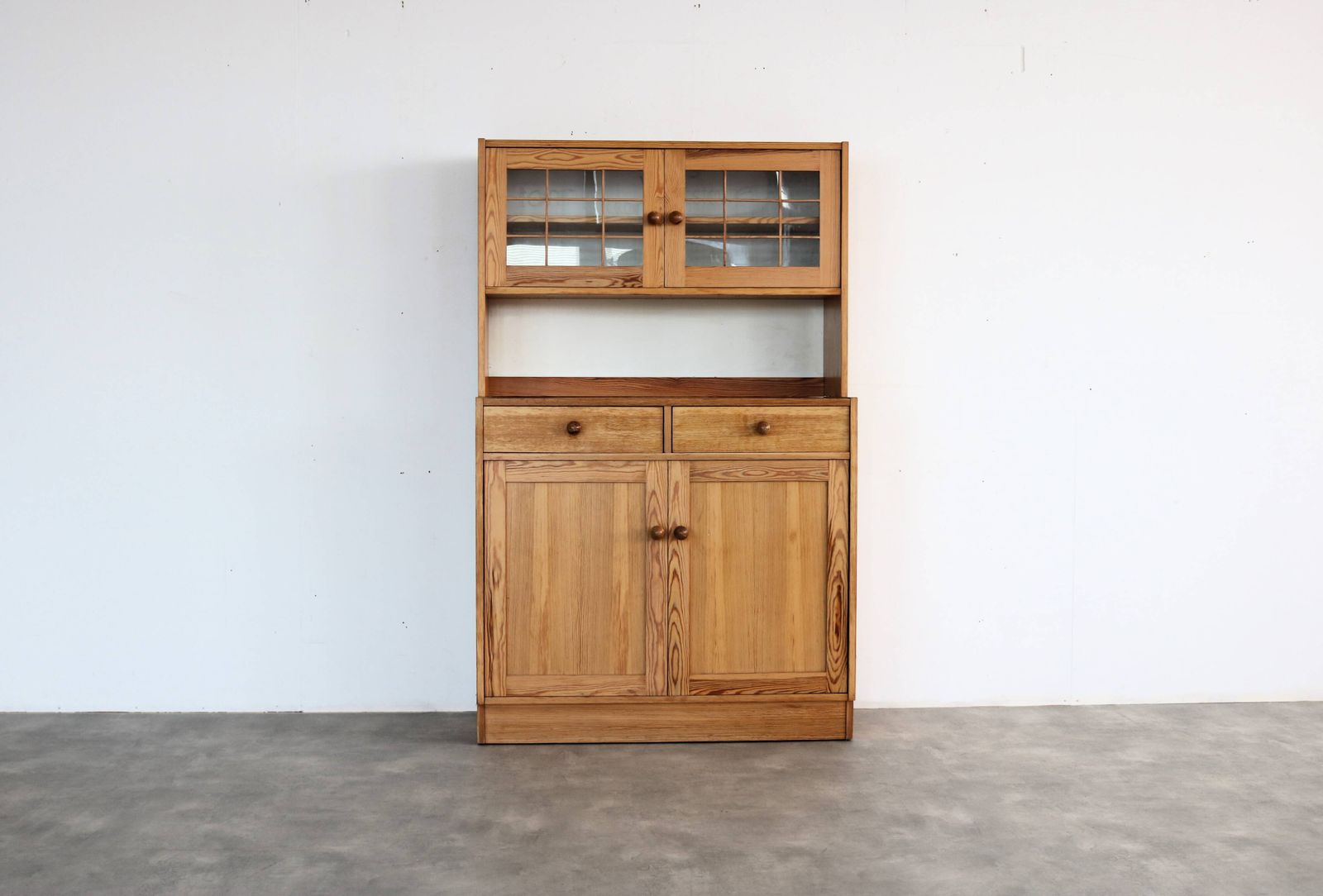 Meubels Vintage Dressoir | Wandkast | Grenen | Zweden photo