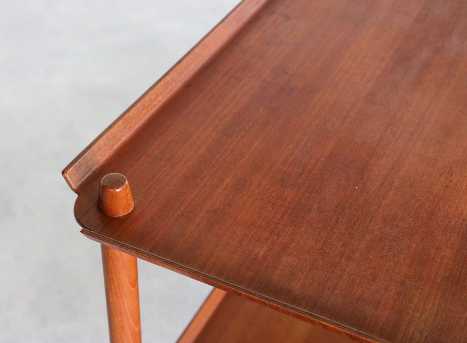 Vintage Bijzettafel | Bijzettafel | Trolley | Hundevad photo vinterior