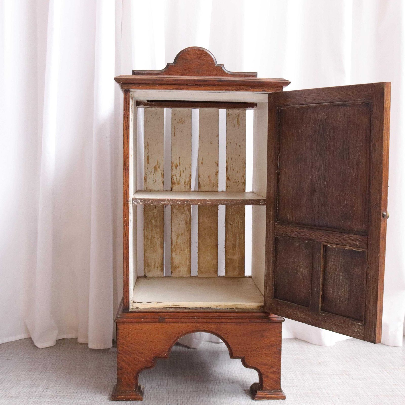 Antique Victorian Pot Cupboard Side Table  Solid Oak   Bed Side Table   Stunning Item   Plant Stand photo vinterior