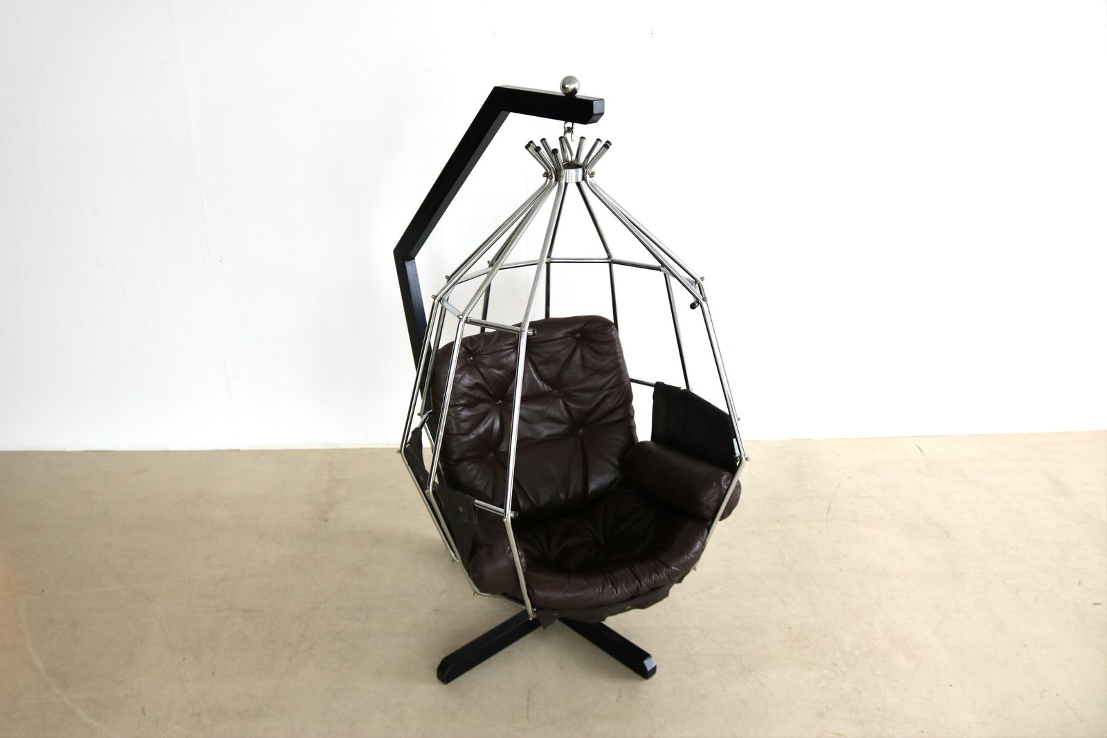 photo furniture Vintage Ib Arberg Parrot Cage Lounge Chair