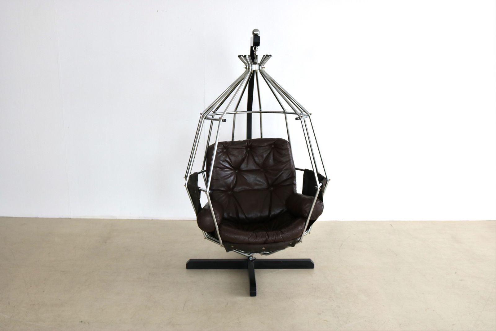 photo vinterior Vintage Ib Arberg Parrot Cage Lounge Chair
