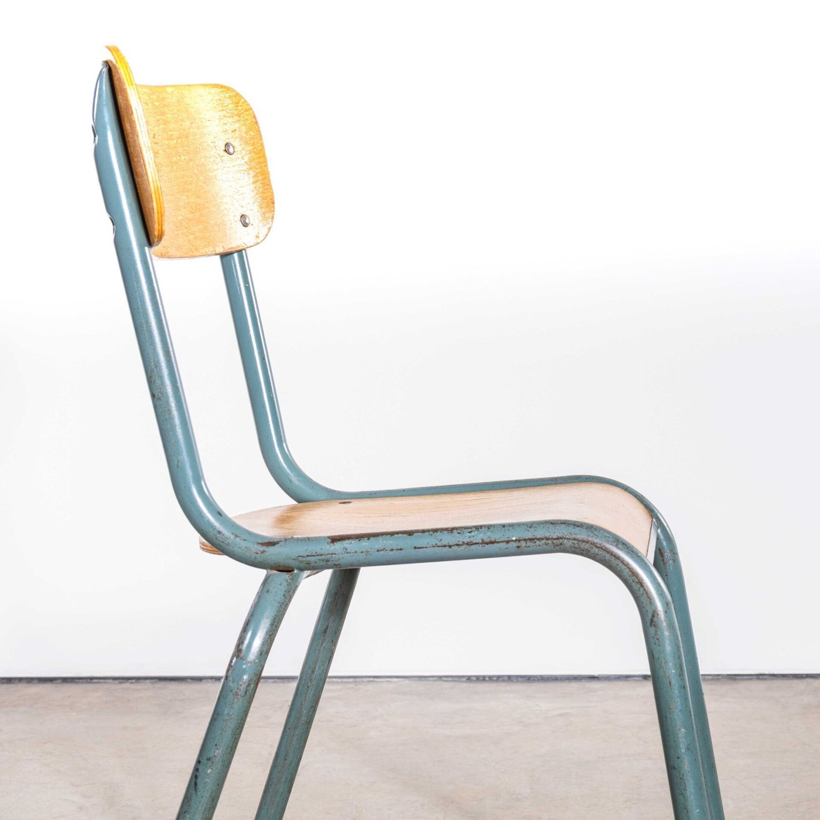 photo furniture 1950’s Mullca Stacking Dining Chair – Wide Back Rest – Very Large