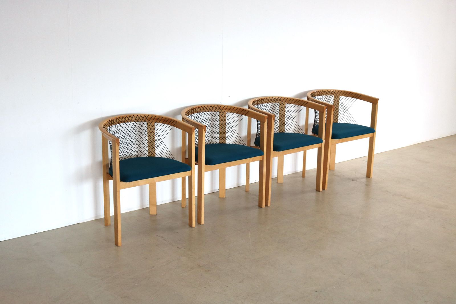 Set Van 4 "String" Stoelen Van Tranekaer photo Meubels
