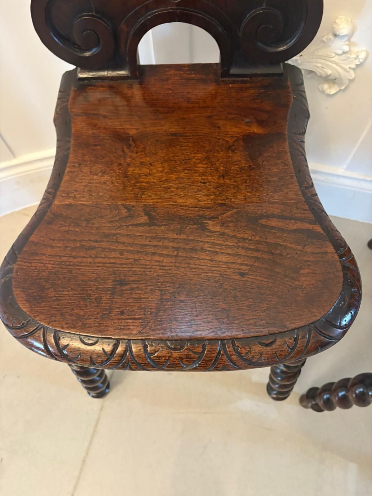 photo vinterior Pair Of Antique 19th Century Quality Carved Oak Hall Chairs