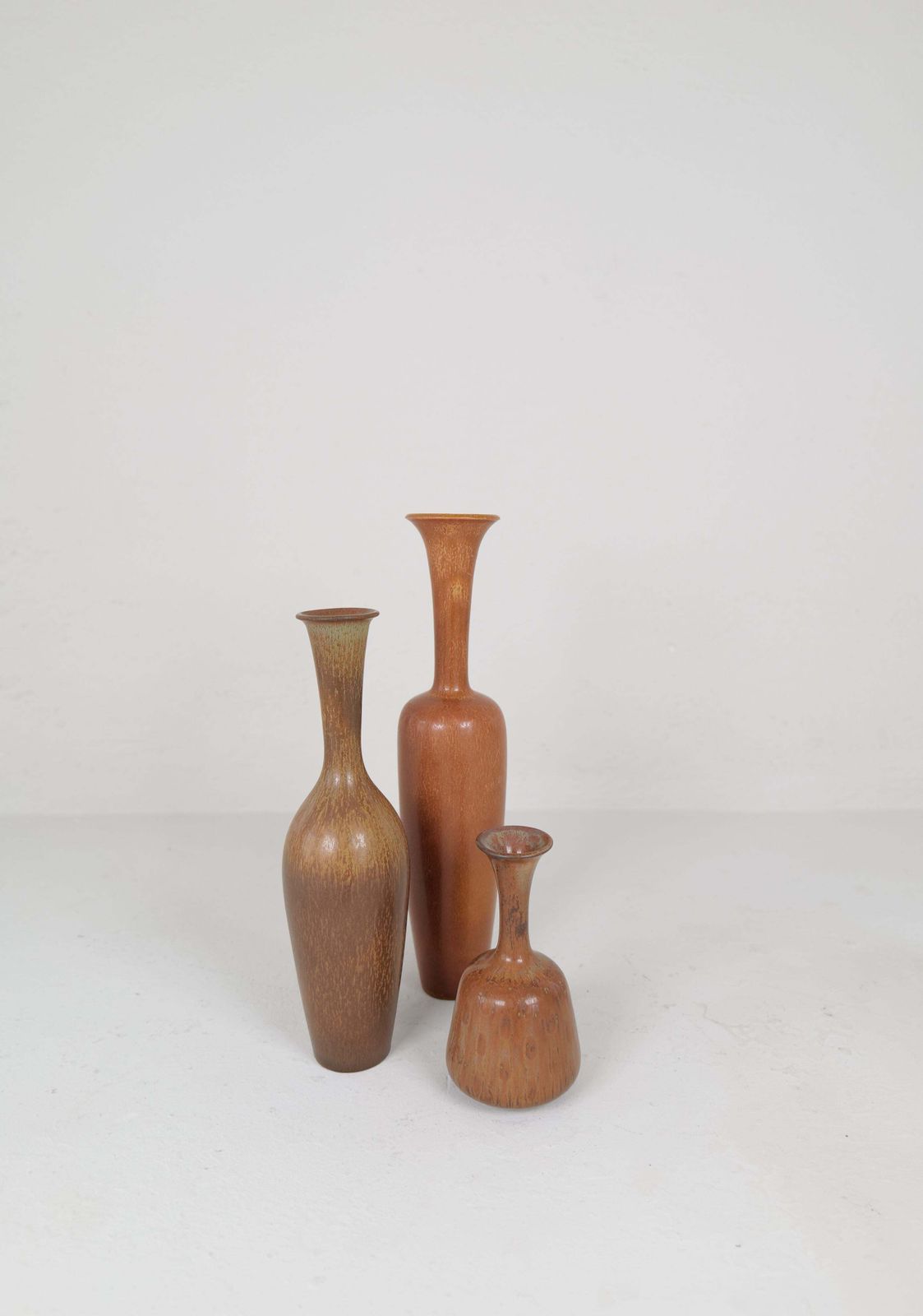 Midcentury Modern Groupe Of 3 Earthy Vases Rörstrand By Gunnar Nylund, Sweden photo vinterior
