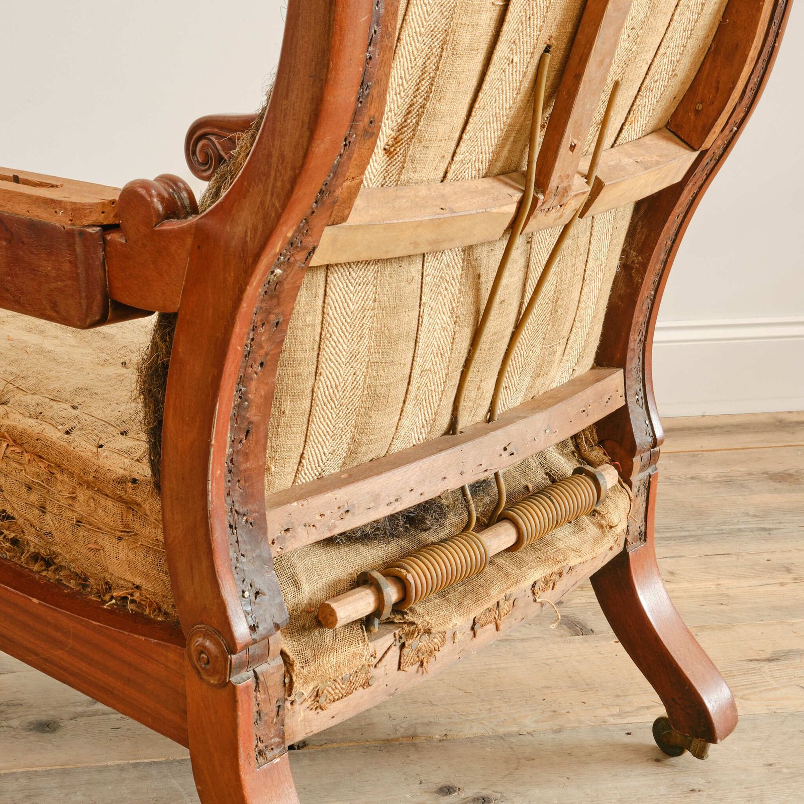 photo furniture William IV Mahogany Reclining Armchair.