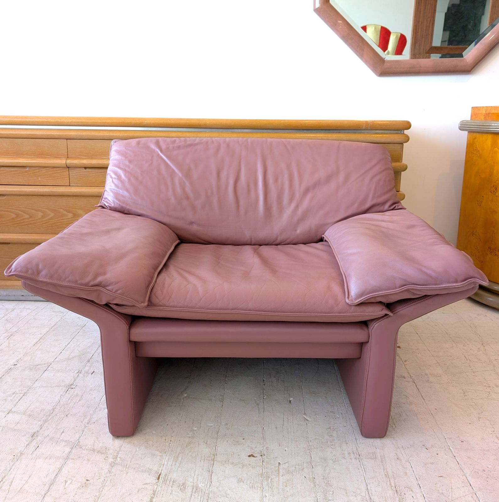 Angular Post Modern Vintage  Pink / Mauve Leather Armchair By Brayton, USA 1980s photo furniture