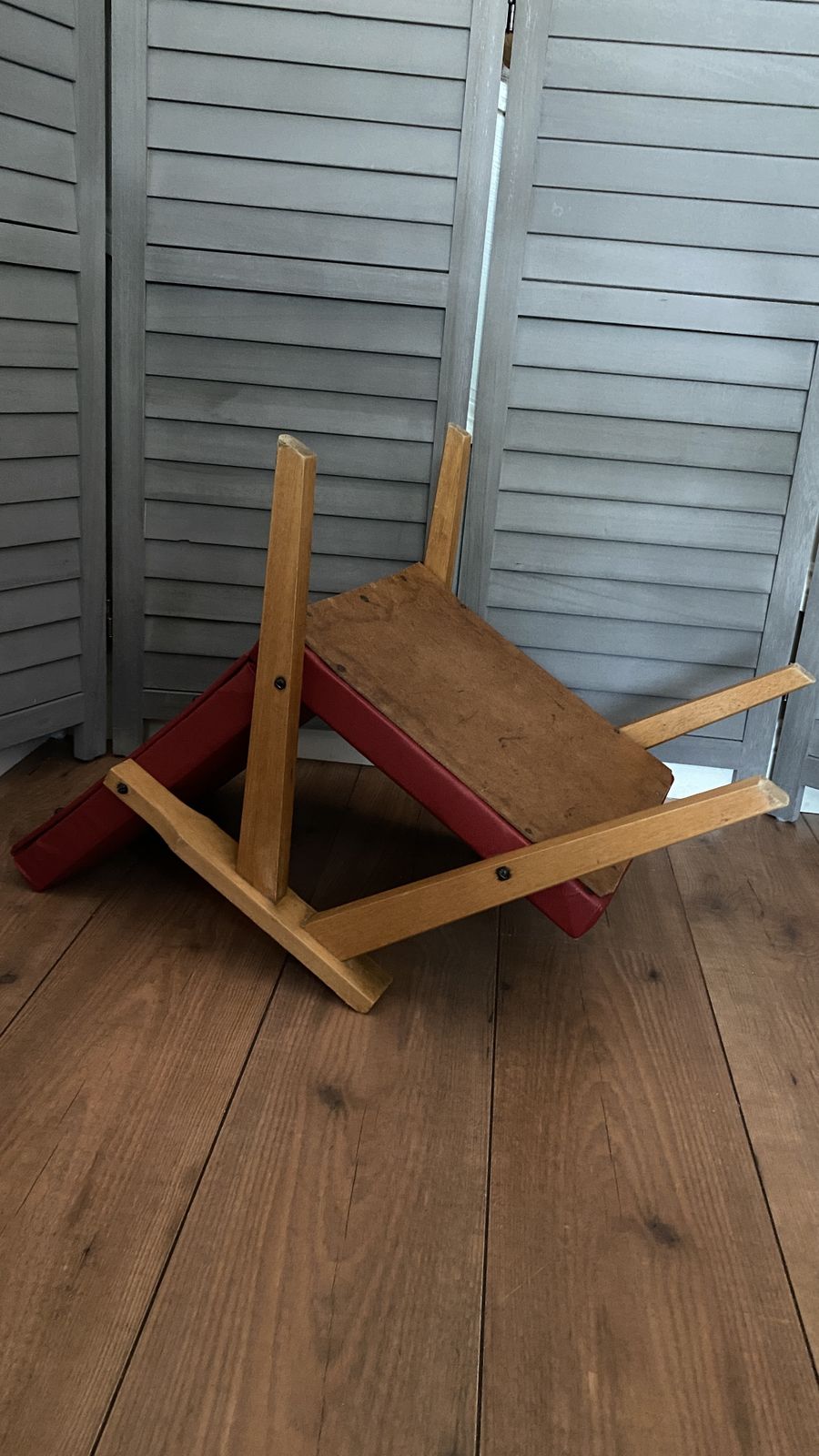 photo buy Vintage Mcm Danish Style Childs Chair Small Wooden Frame Lounge Red Vinyl