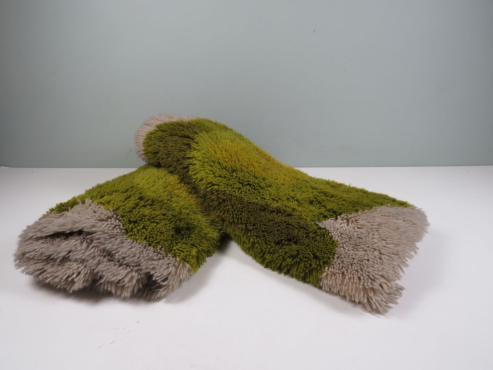 photo furniture Pair Of Original 1970s Desso Shag Rugs – Dutch Design
