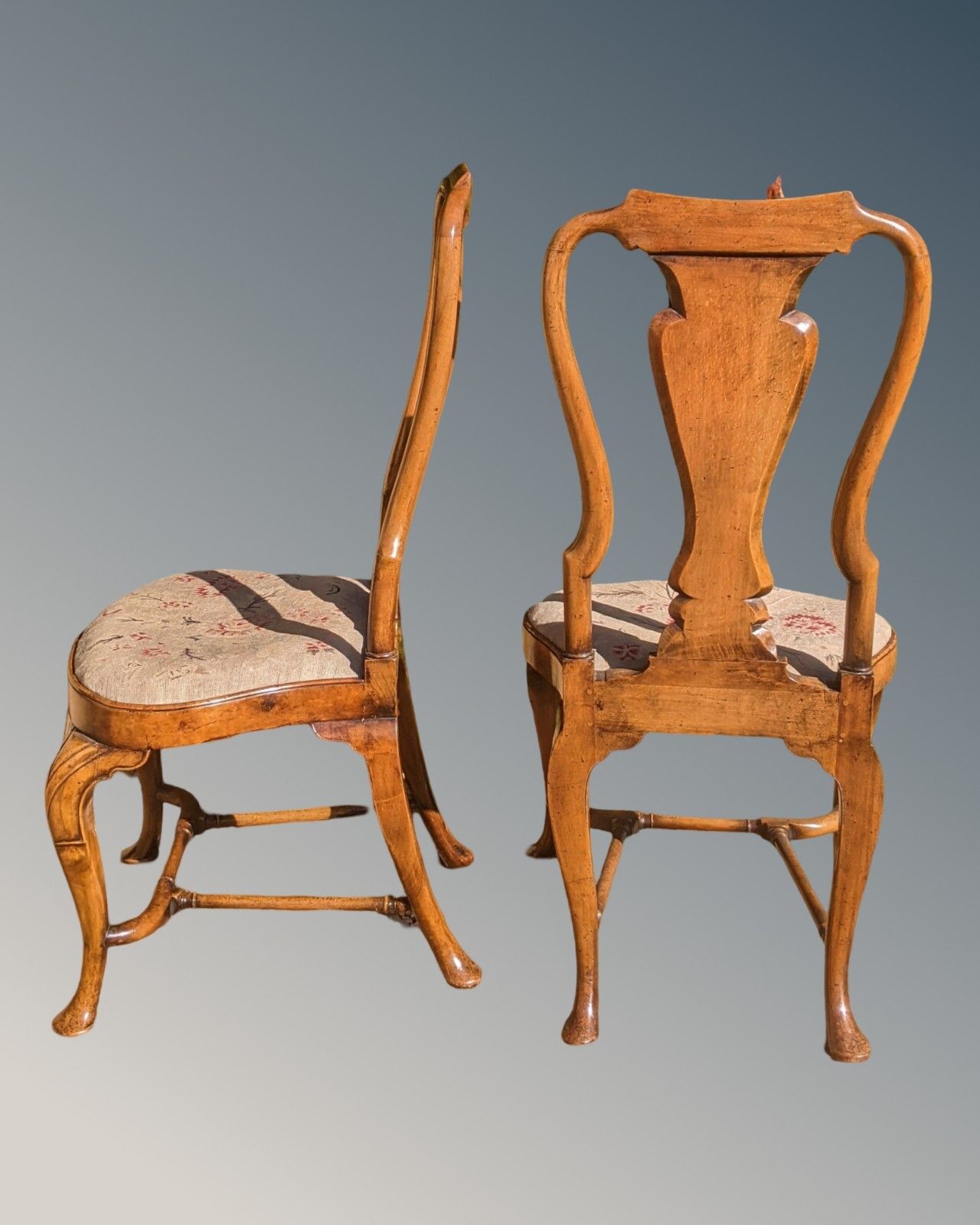 photo vinterior Fine Pair Of Queen Anne Walnut Chairs By Charles Tozer