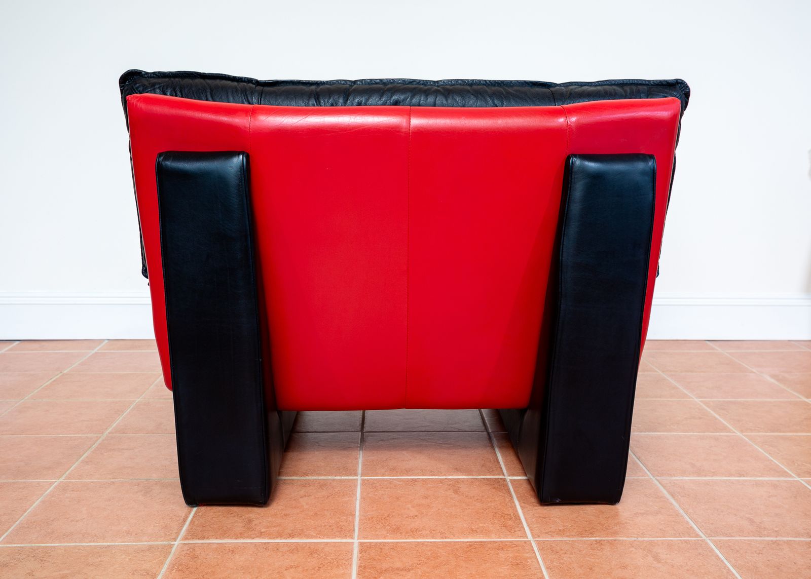 photo buy Italian Designer Leather Lounge Chair 1980s Nicoletti Salotti For Avanti Ambassador Chair Postmodern Memphis Style Two Tone Black Leather Red Leather