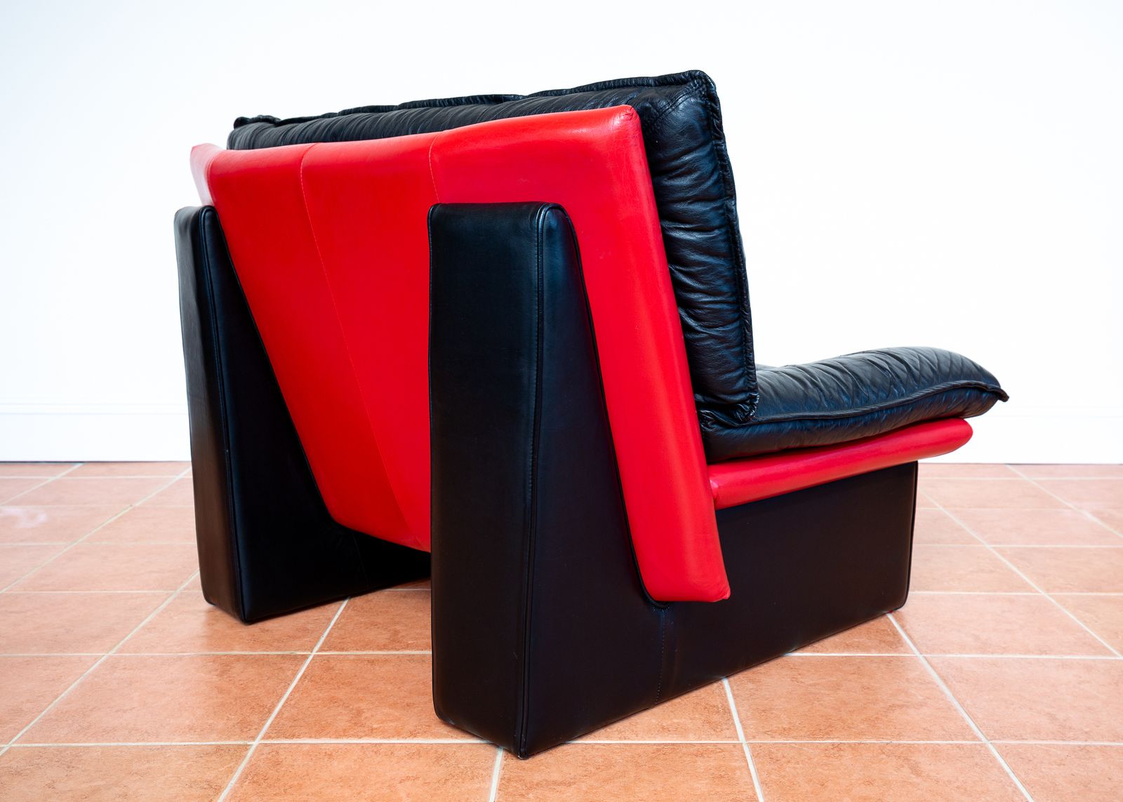 Italian Designer Leather Lounge Chair 1980s Nicoletti Salotti For Avanti Ambassador Chair Postmodern Memphis Style Two Tone Black Leather Red Leather photo 2650.0