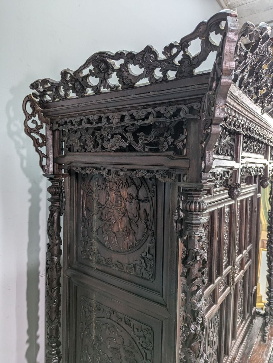 9954.0 Large Indochinese Cabinet With Exotic Wood Dragon Decoration photo
