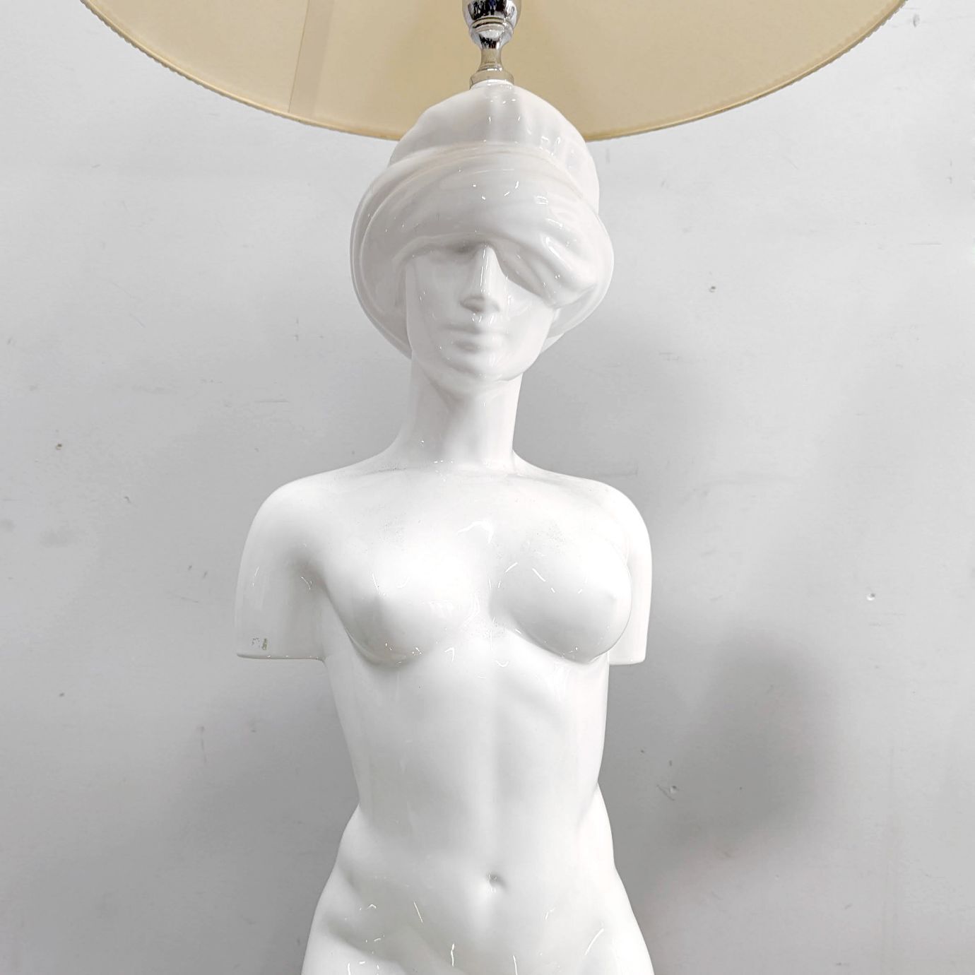 Pair Of Anthropomorphic Capodimonte Porcelain Lamps By Giulio Ciniglia photo for sale