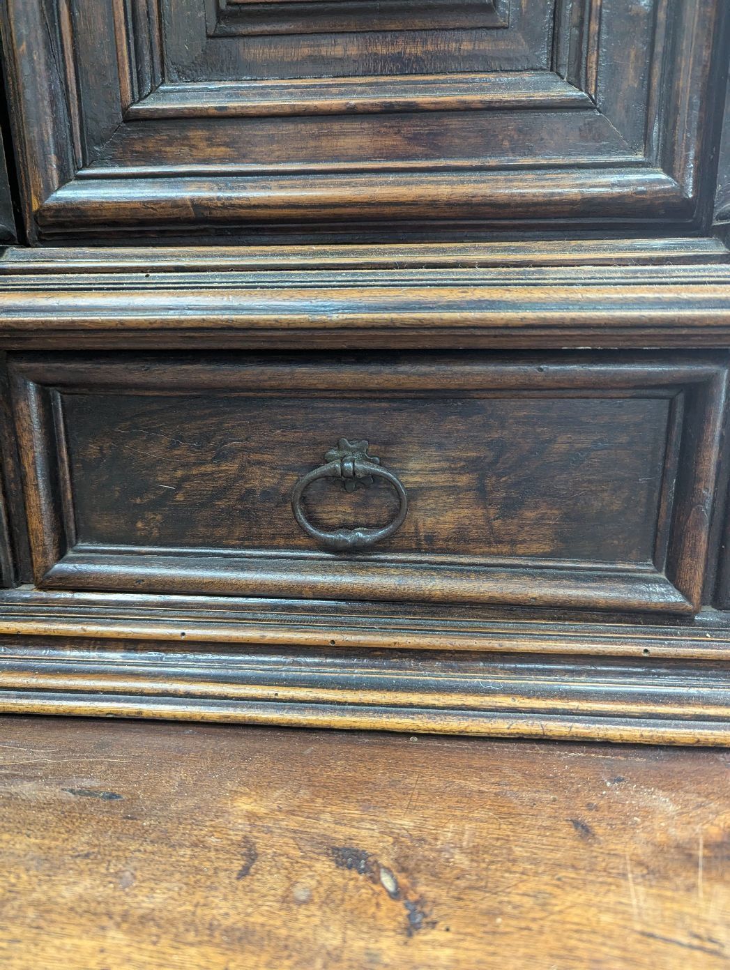 photo furniture Two Narrowed Bodies In Walnut From The 18th Century