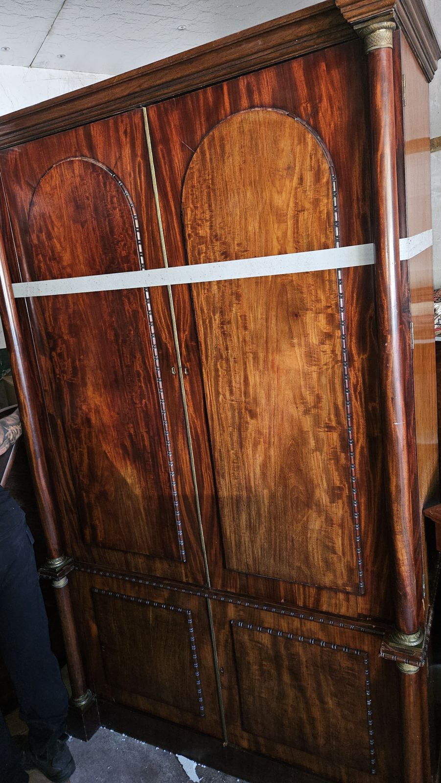 Magnificent Early 19th Century Regency Flame Mahogany Wardrobe With Brass Detailing photo Furniture