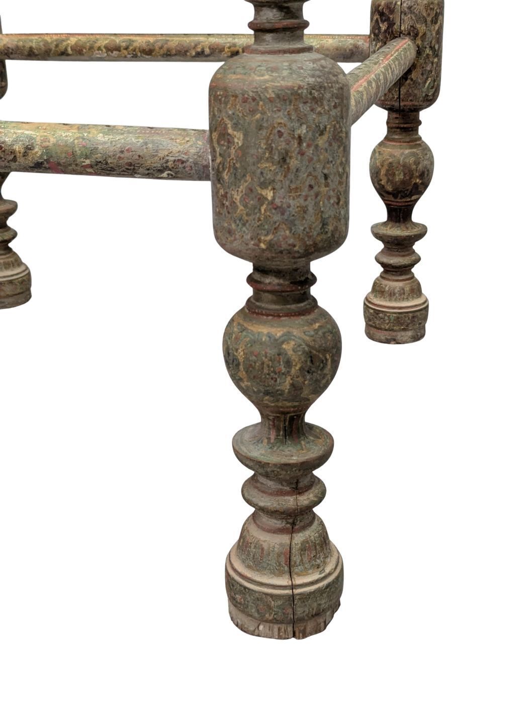 photo vinterior Pair Of 19th Century Indian Armchairs In Polychrome Wood
