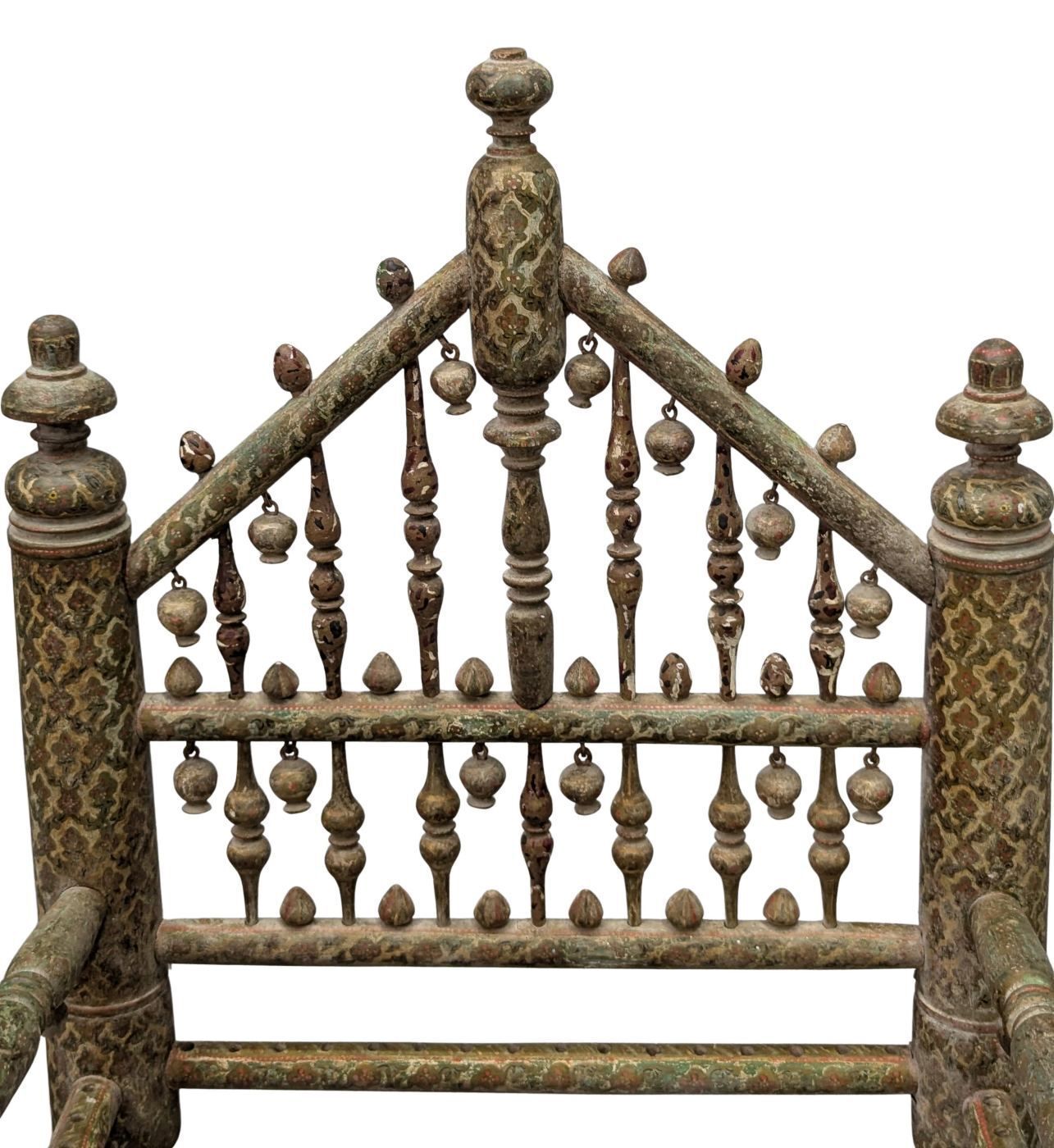 photo vintage Pair Of 19th Century Indian Armchairs In Polychrome Wood