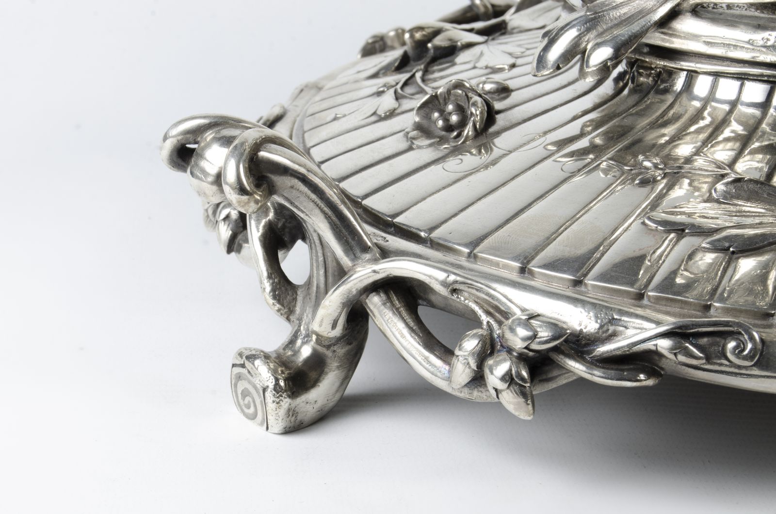 Late 19th Century Christofle Rococo Revival Silvered Metal Decorative Centerpiece Of Reclining Child With Baccarat Cut Crystal Compote Bowls, France photo vinterior