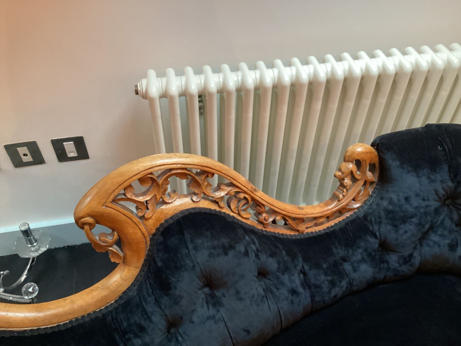 Victorian Black Velvet Chaise Longue photo Furniture