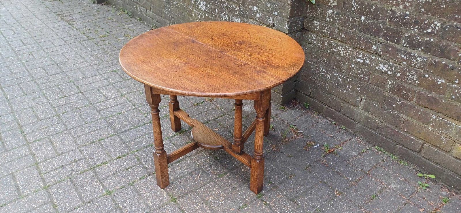 Rare Antique Oak Gate Leg Table – 1920s Drop Leaf Side Table – Jacobean Revival Coffee Or Games Table Compact & Versatile Free Hand Delivery photo for sale
