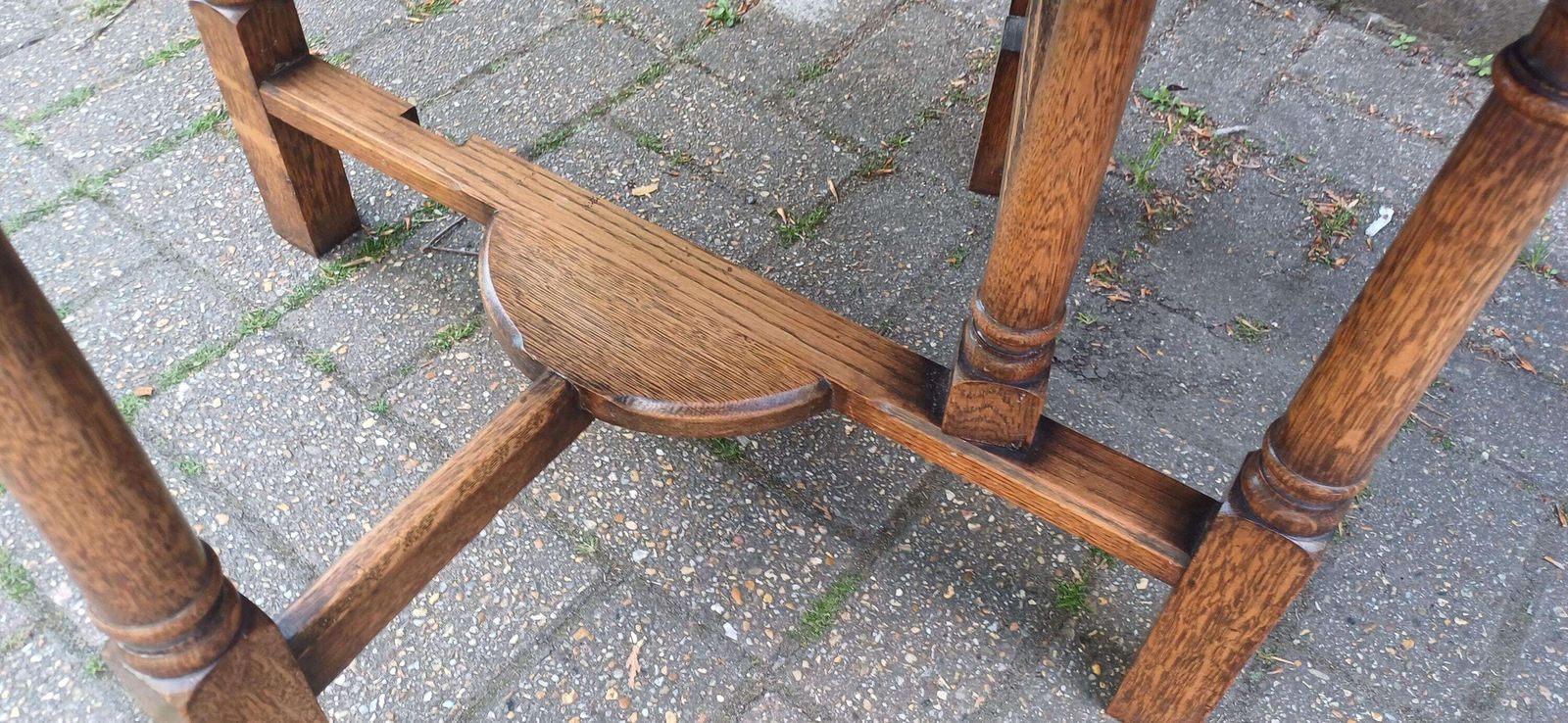 Rare Antique Oak Gate Leg Table – 1920s Drop Leaf Side Table – Jacobean Revival Coffee Or Games Table Compact & Versatile Free Hand Delivery photo vinterior