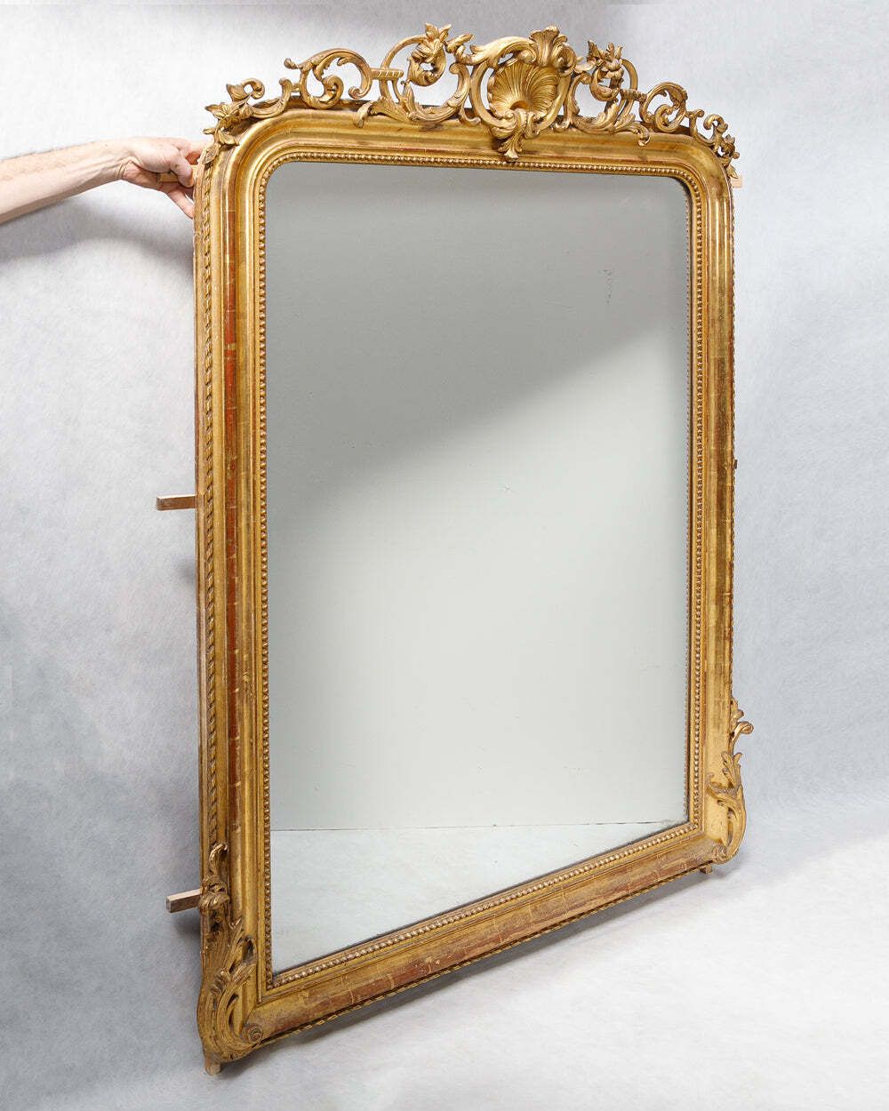 Majestueuze Louis Philippe Spiegel Uit De 19e Eeuw Met Schelpenbekroning photo furniture