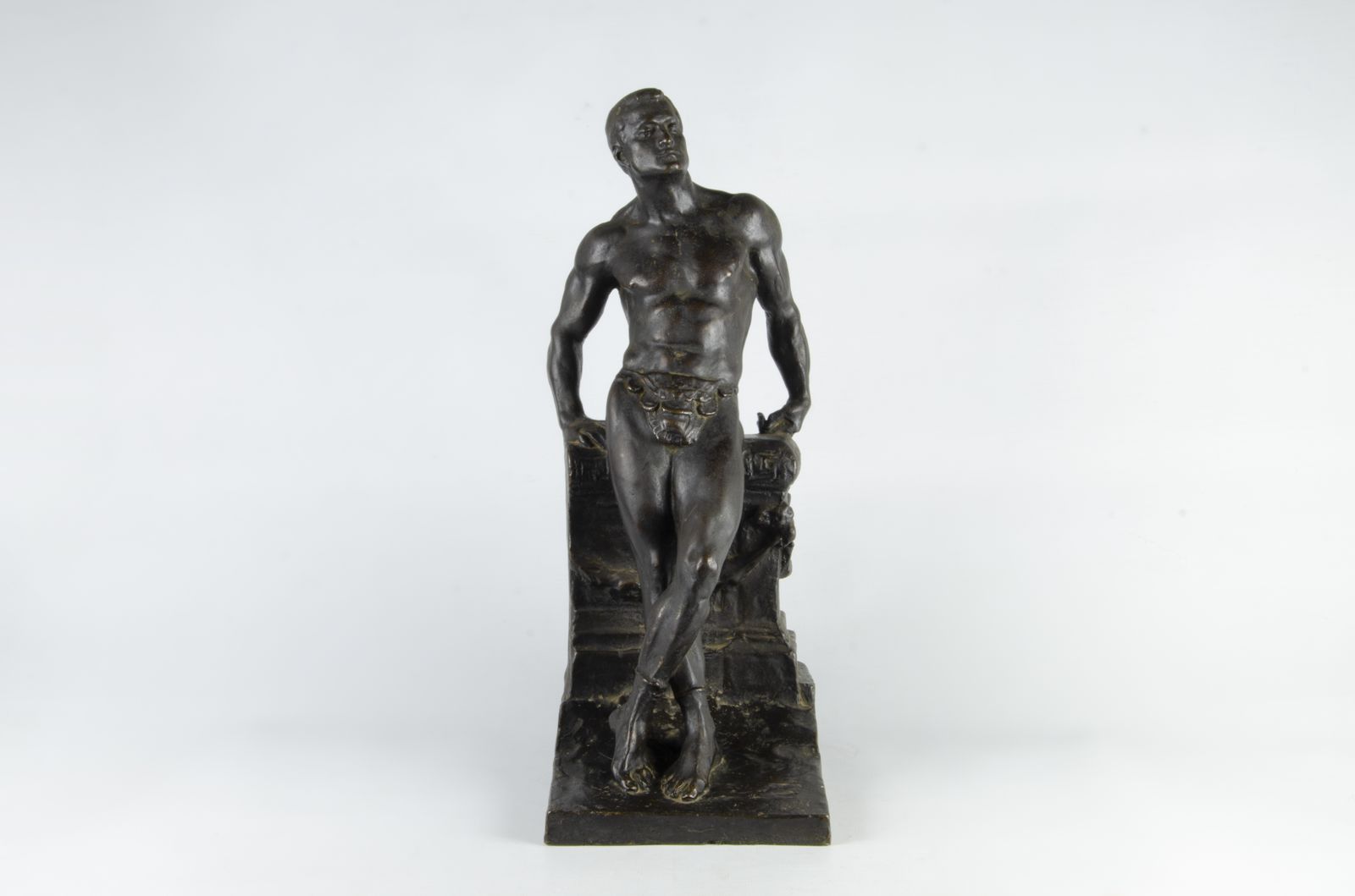 photo furniture Early 20th Century Patinated Bronze Sculpture Of Male Athlete By Donato Barcaglia, Italy