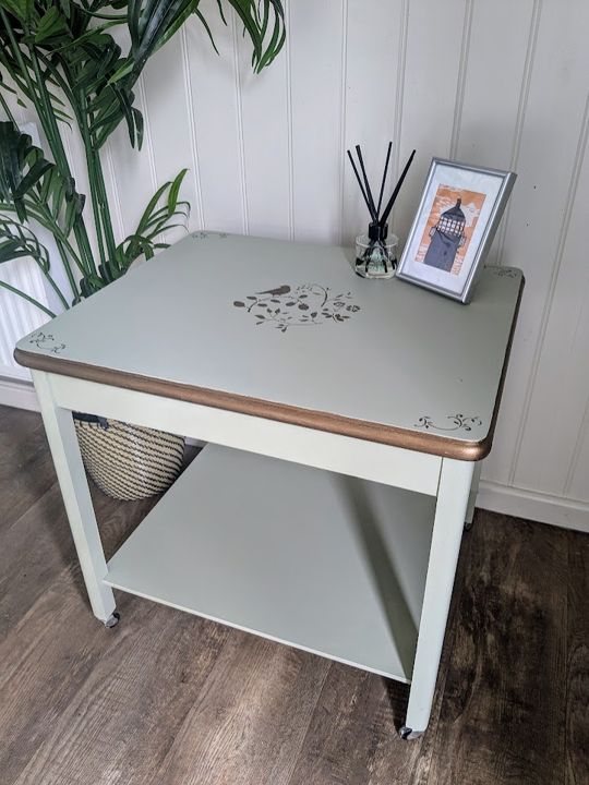 photo vinterior Small Decorative Table