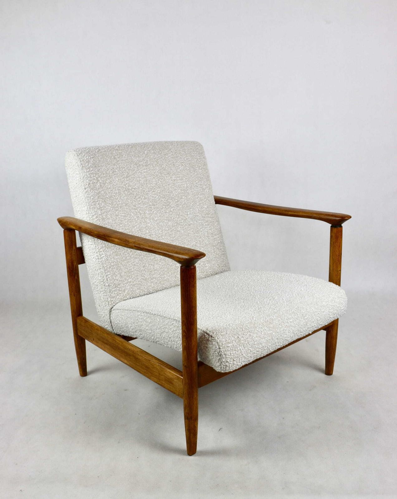 photo furniture Gfm 142 Armchair, Designed By Edmund Homa From The 70s, White Ivory Boucle   2 Pieces Available