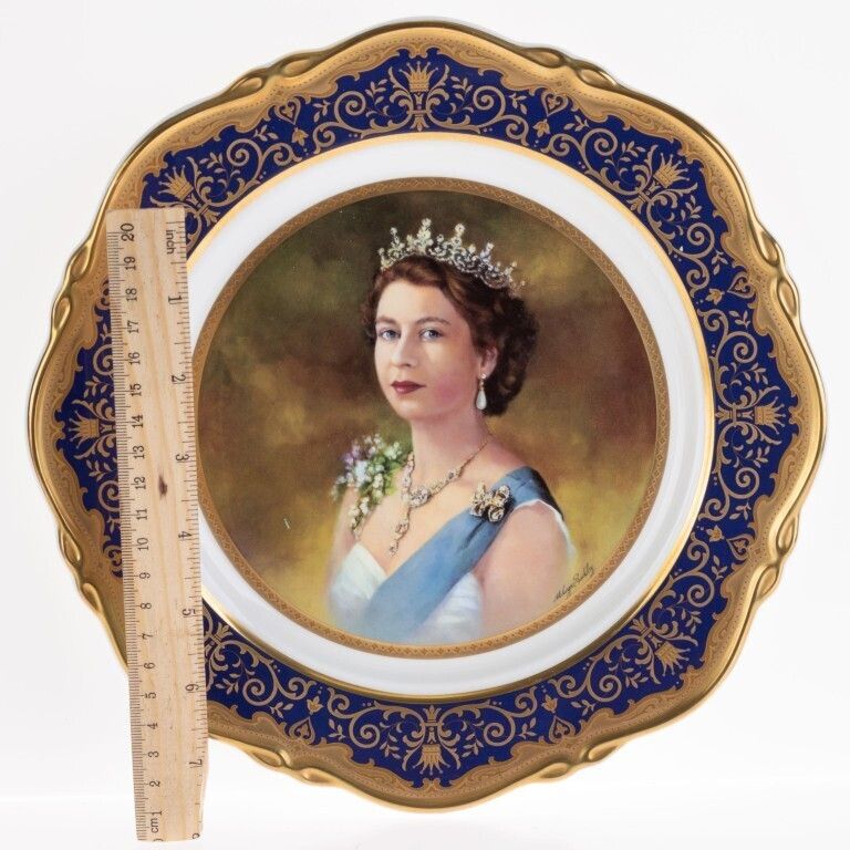 Coalport Fine English Gilt Porcelain Depicting Queen Elizabeth II photo for sale