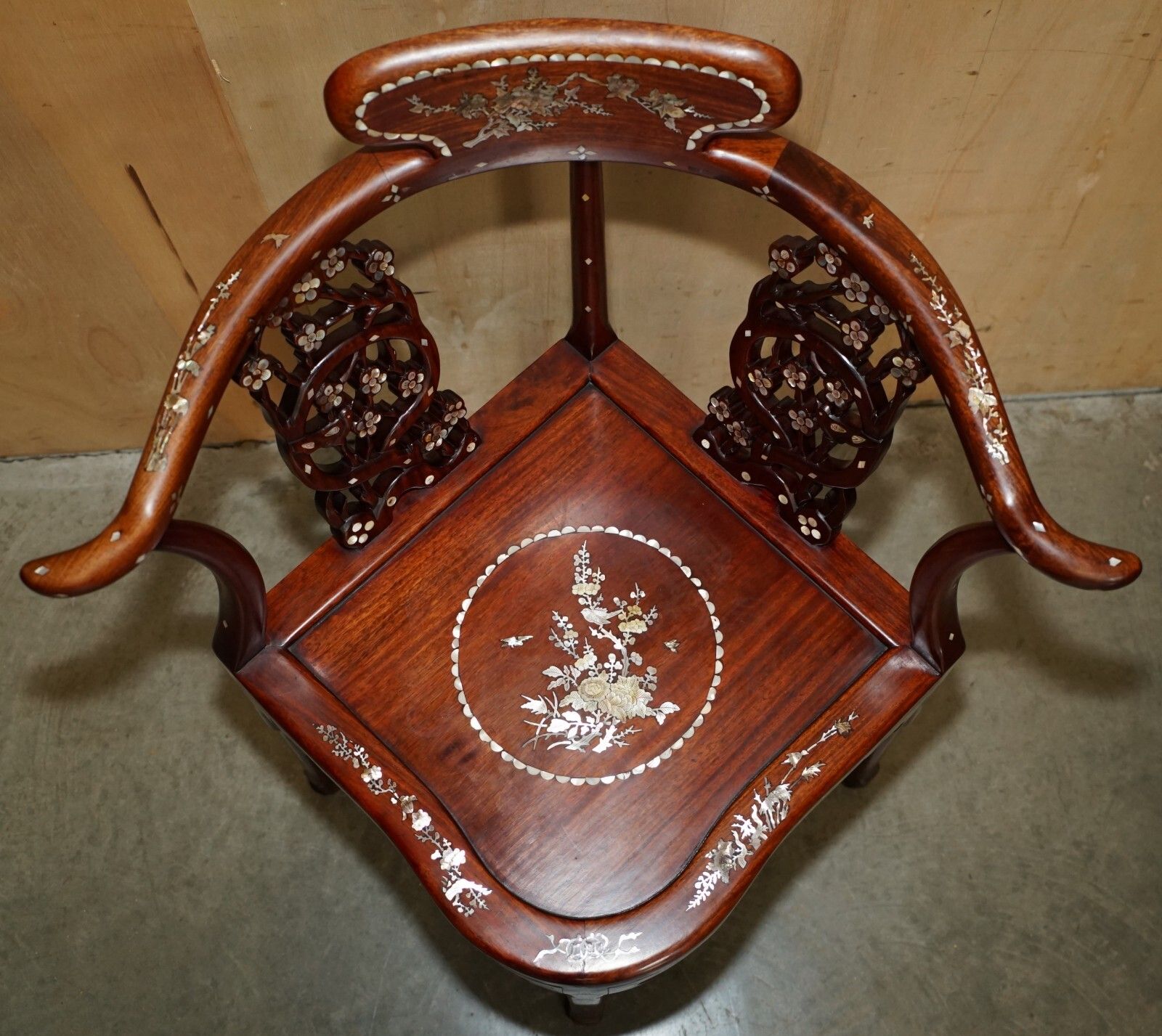 photo vinterior Antique Cinese Export Rosewood & Mother Of Pearl Circa 1920's Table & Chairs Set