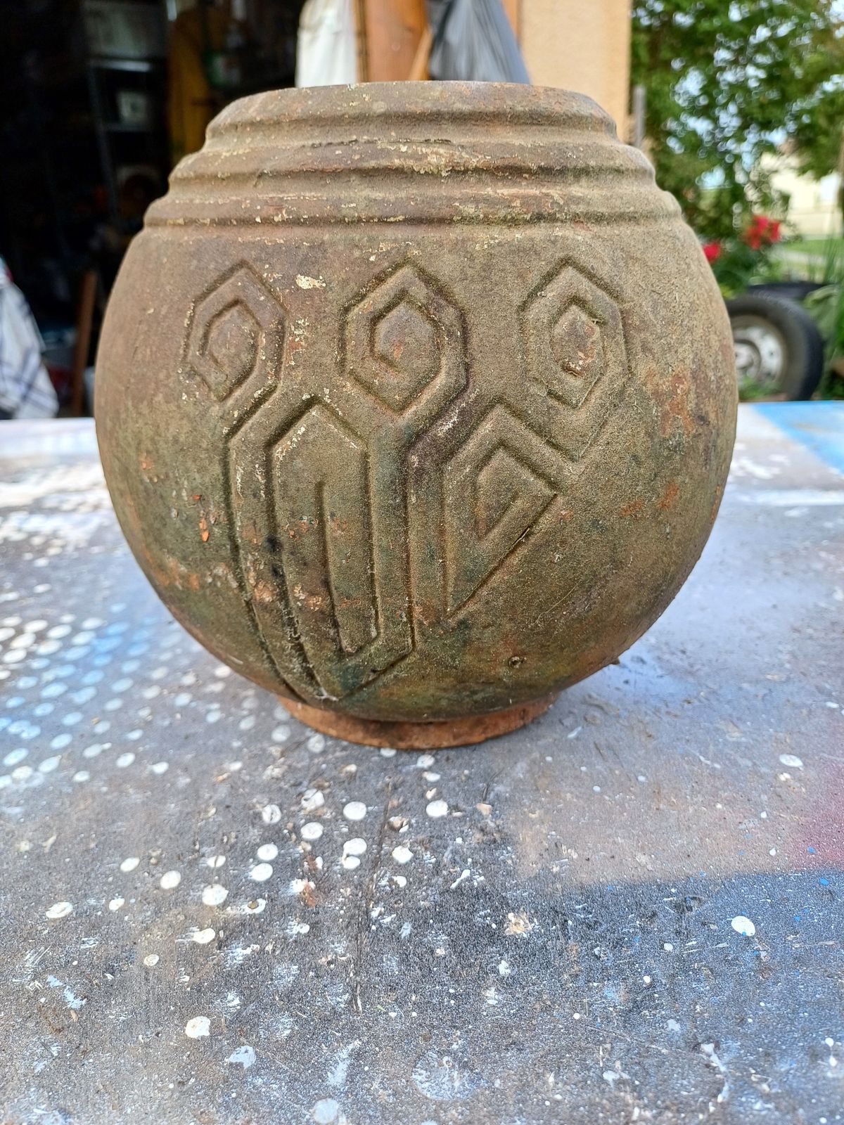 1 Round Cast Iron Vase 1900 In Art Deco Style: Charleville   Mézières