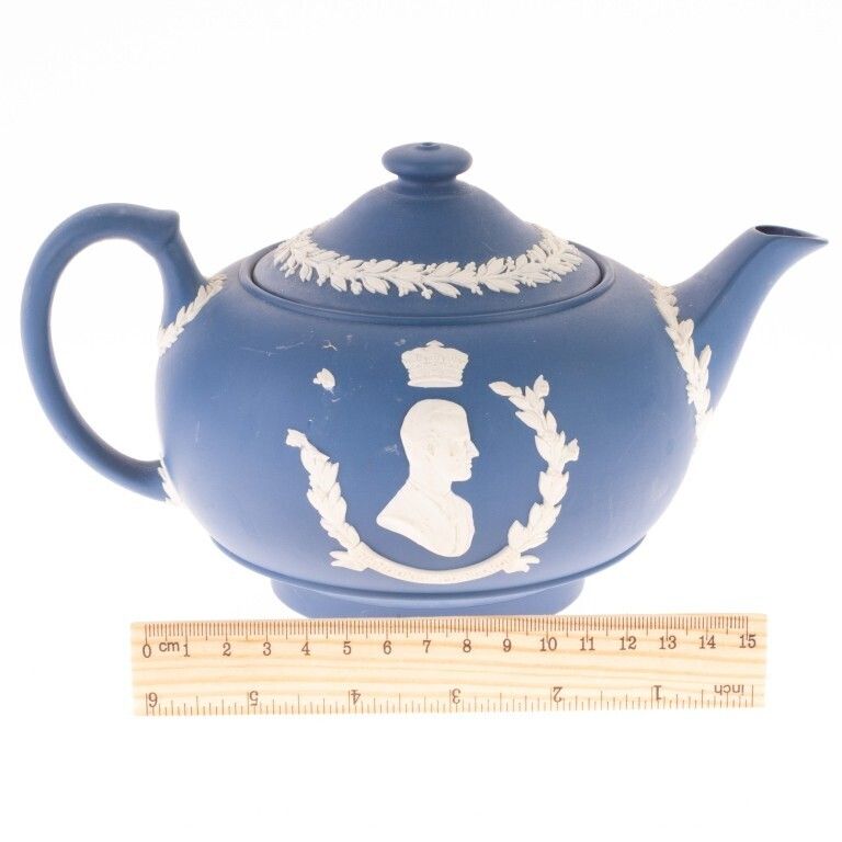 Wedgwood Royal Blue Jasper Elizabeth II Coronation Cameo Teapot photo for sale