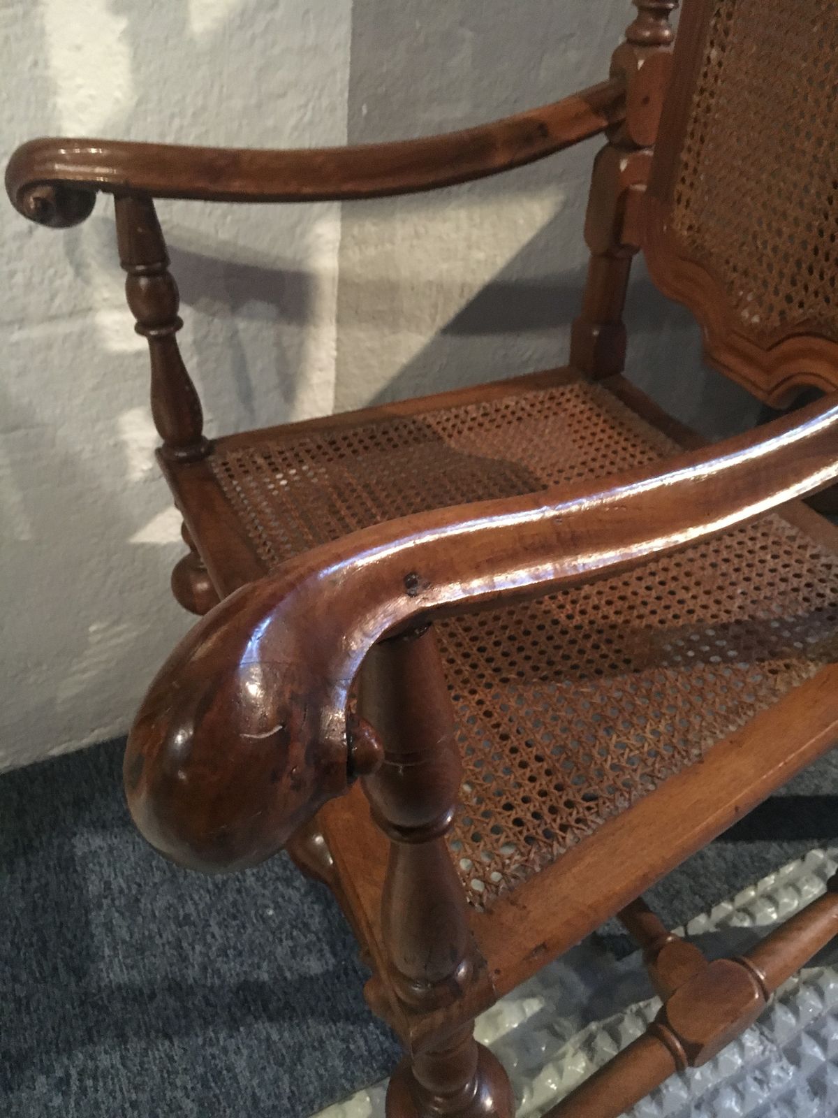 Spanish Carved Walnut Armchair. Late Seventeenth Century Carlos II Period. photo vinterior