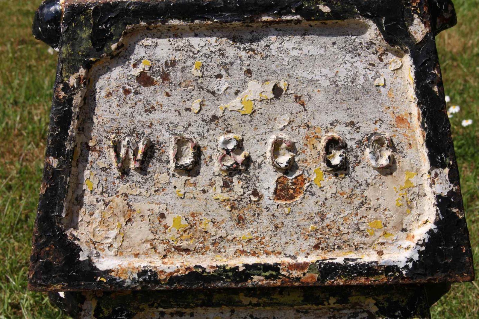 photo vinterior Two Cast Iron Weymouth Dorchester Golf Club Hole Markers Planters. C1893