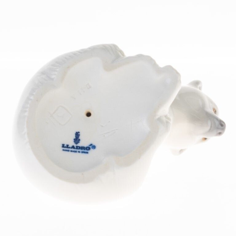 Lladro Porcelain Ceramic Polar Bear Figure photo for sale