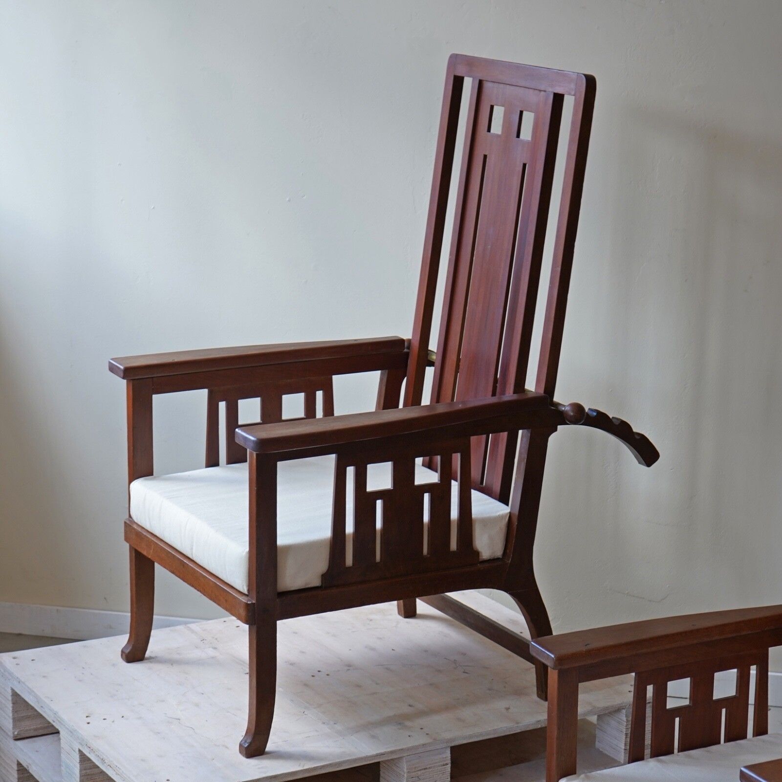 1250.0 Pair Of Antique Glasgow School Recliners photo