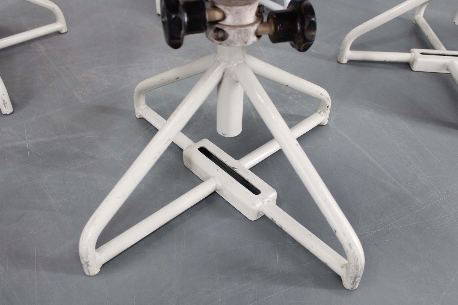 photo vintage 1960s Miroslav Navratil Set Of Eight Fiberglass Chairs For Vertex, Czechoslovaki