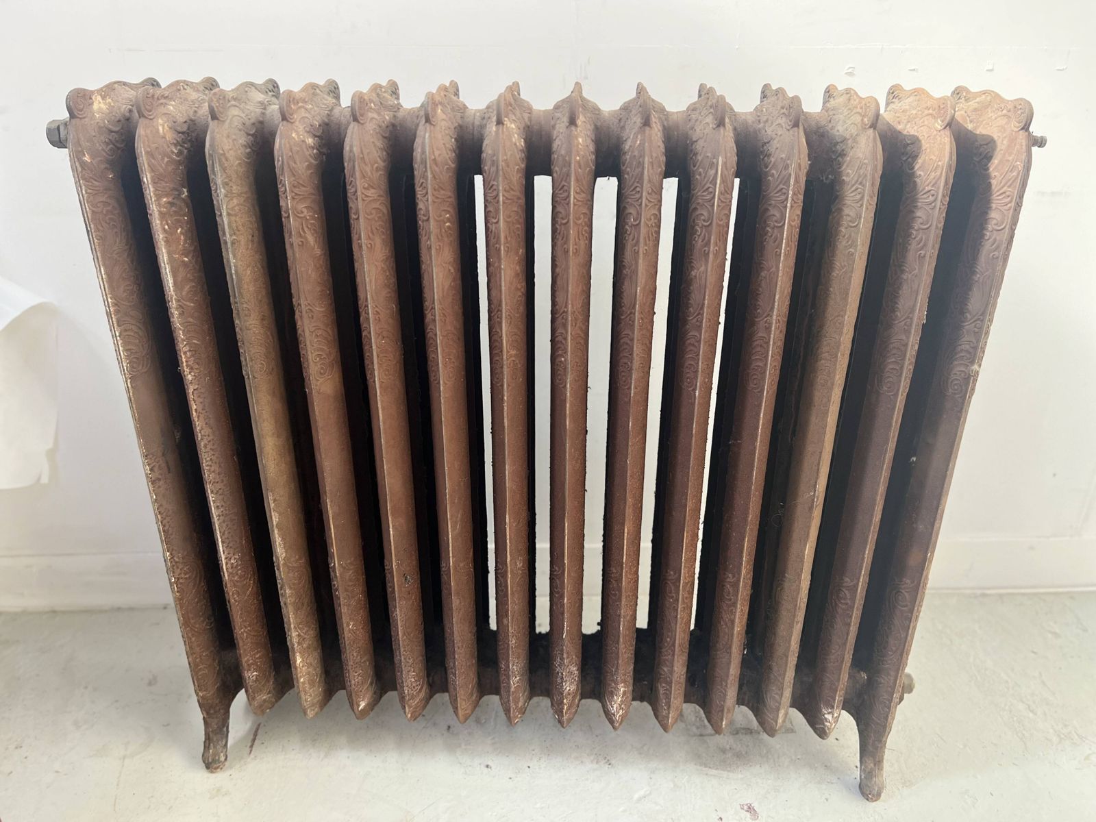 photo furniture Antique Free Standing Radiator With Fourteen Flowered Cast Iron Blades, 20th Century